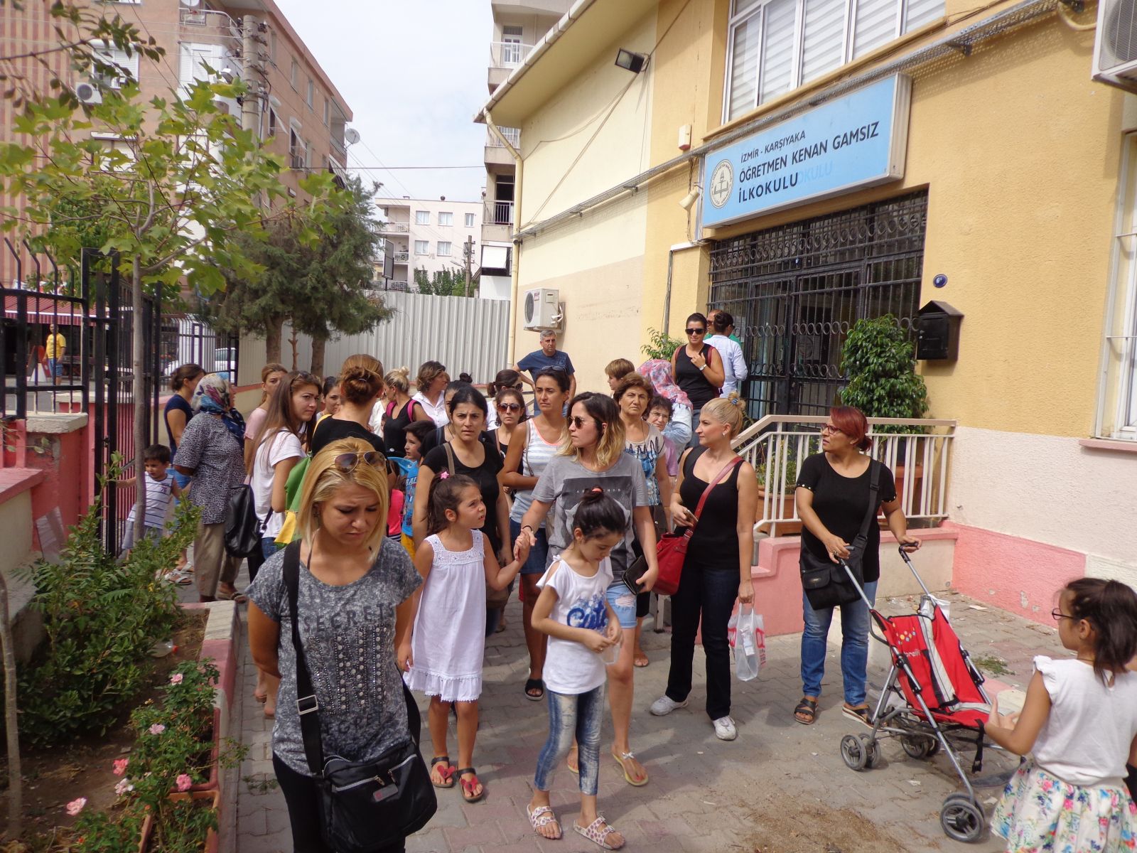 Velilerden Tam Gün İsyanı: "45 Kişilik Sınıf Mı Olur?"