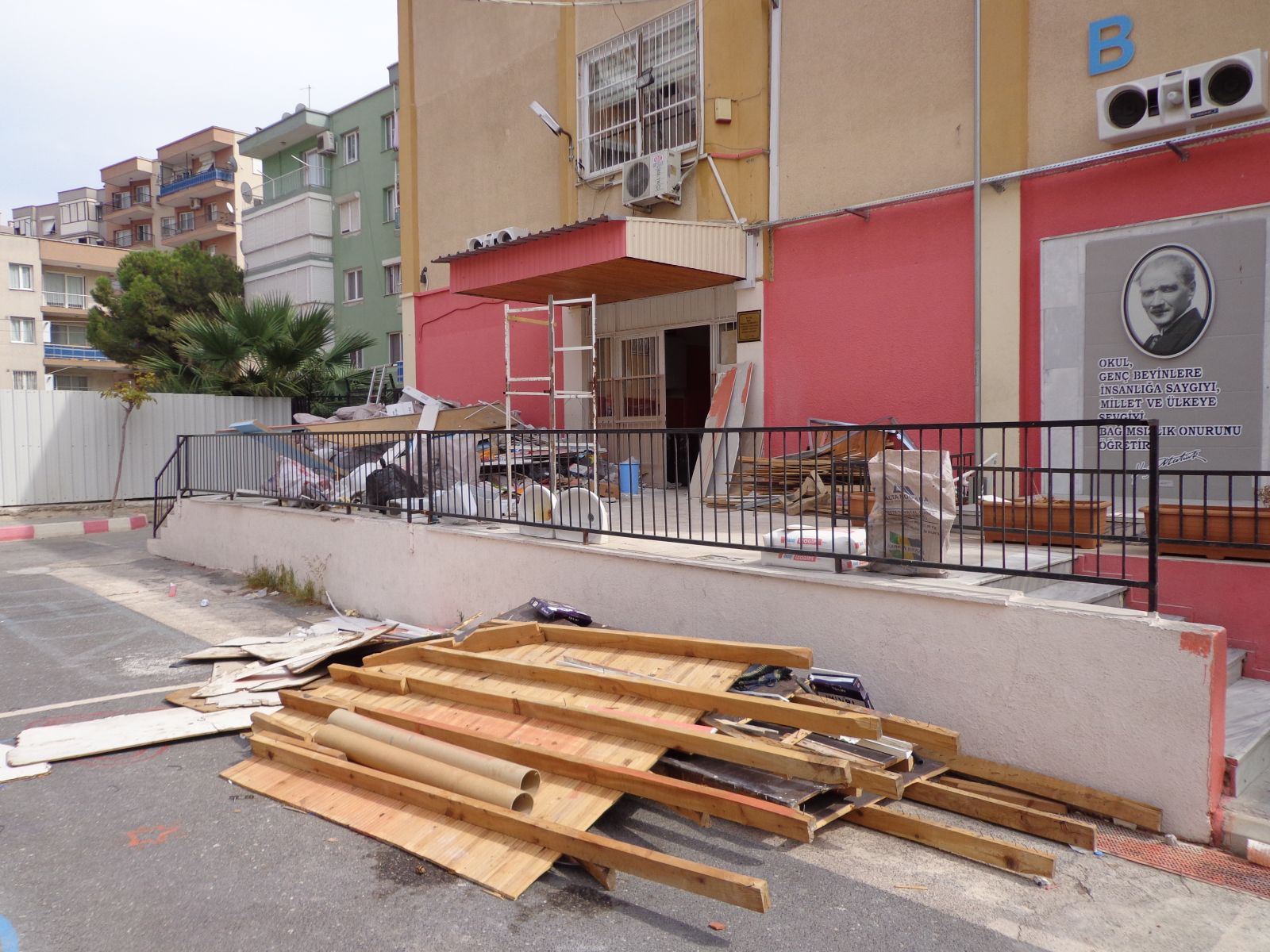 Velilerden Tam Gün İsyanı: "45 Kişilik Sınıf Mı Olur?"