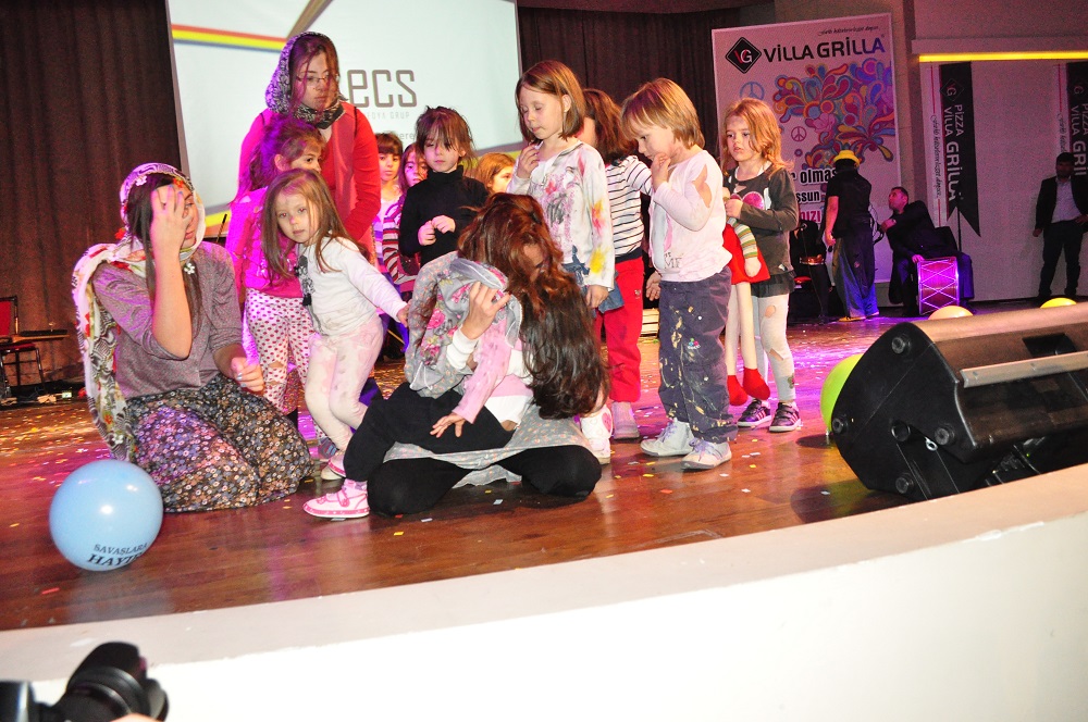 Silahları susturalım; şarkımızı söyleyelim...