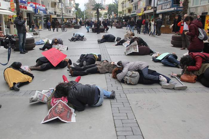 İzmirli Annelerden Farklı Bir Eylem