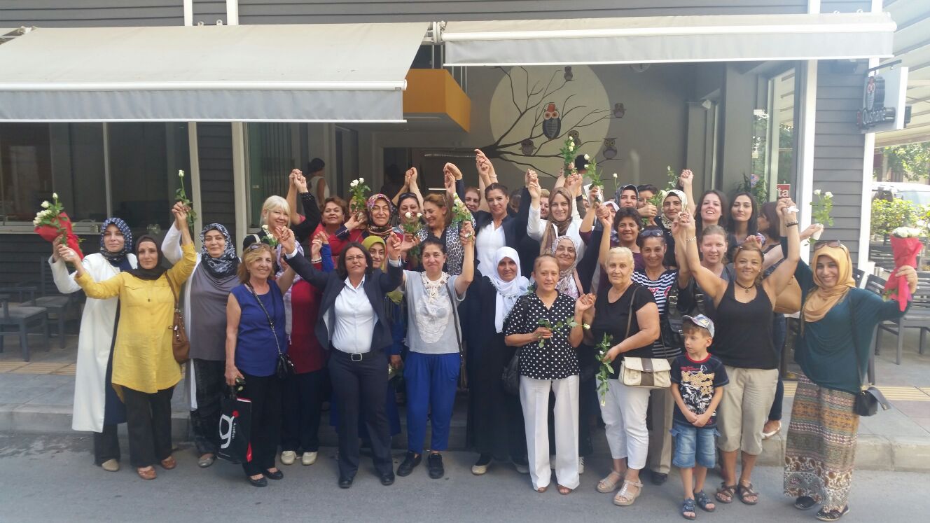 Ak Parti Konak Kadın Kolları Yola Koyuldu: "Sahalarda Bizde Varız"