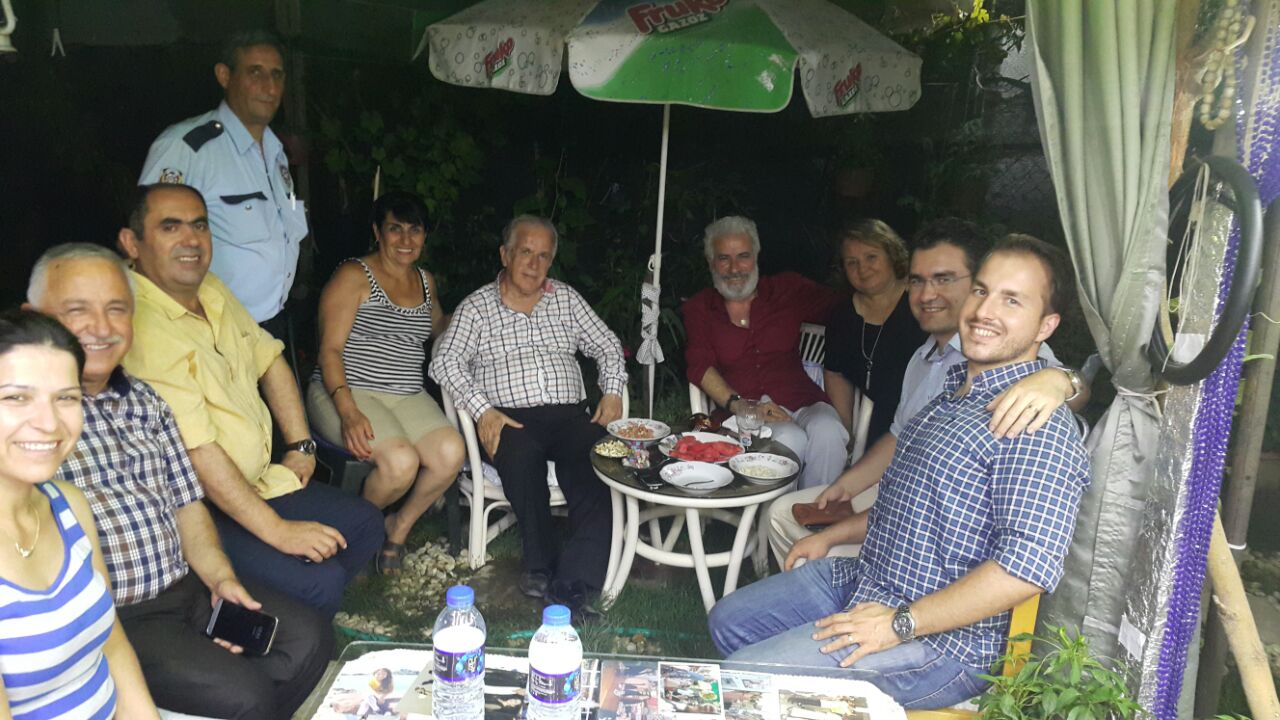 Melek Sultan Sofrasını Açtı