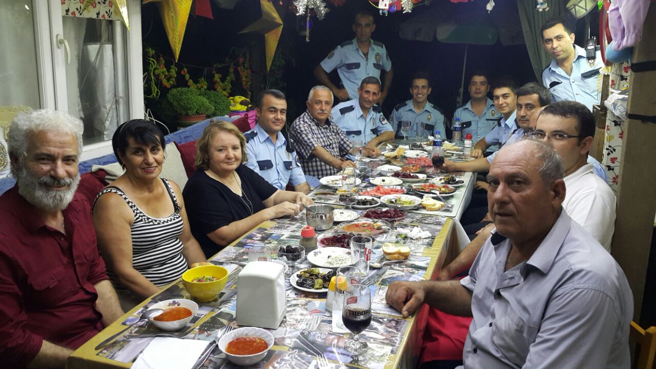 Melek Sultan Sofrasını Açtı