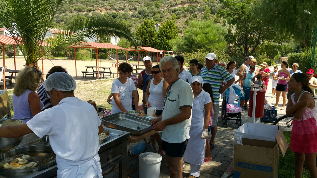 Şehitlerimizin Hayrına Lokma Döktüler