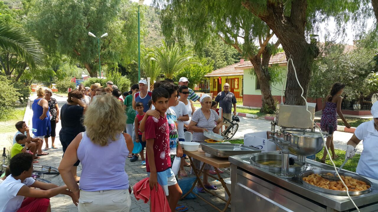 Şehitlerimizin Hayrına Lokma Döktüler
