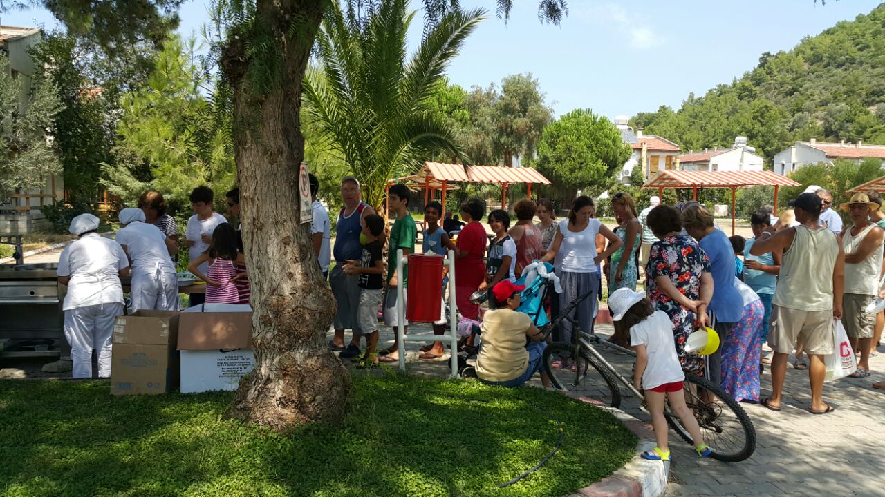 Şehitlerimizin Hayrına Lokma Döktüler