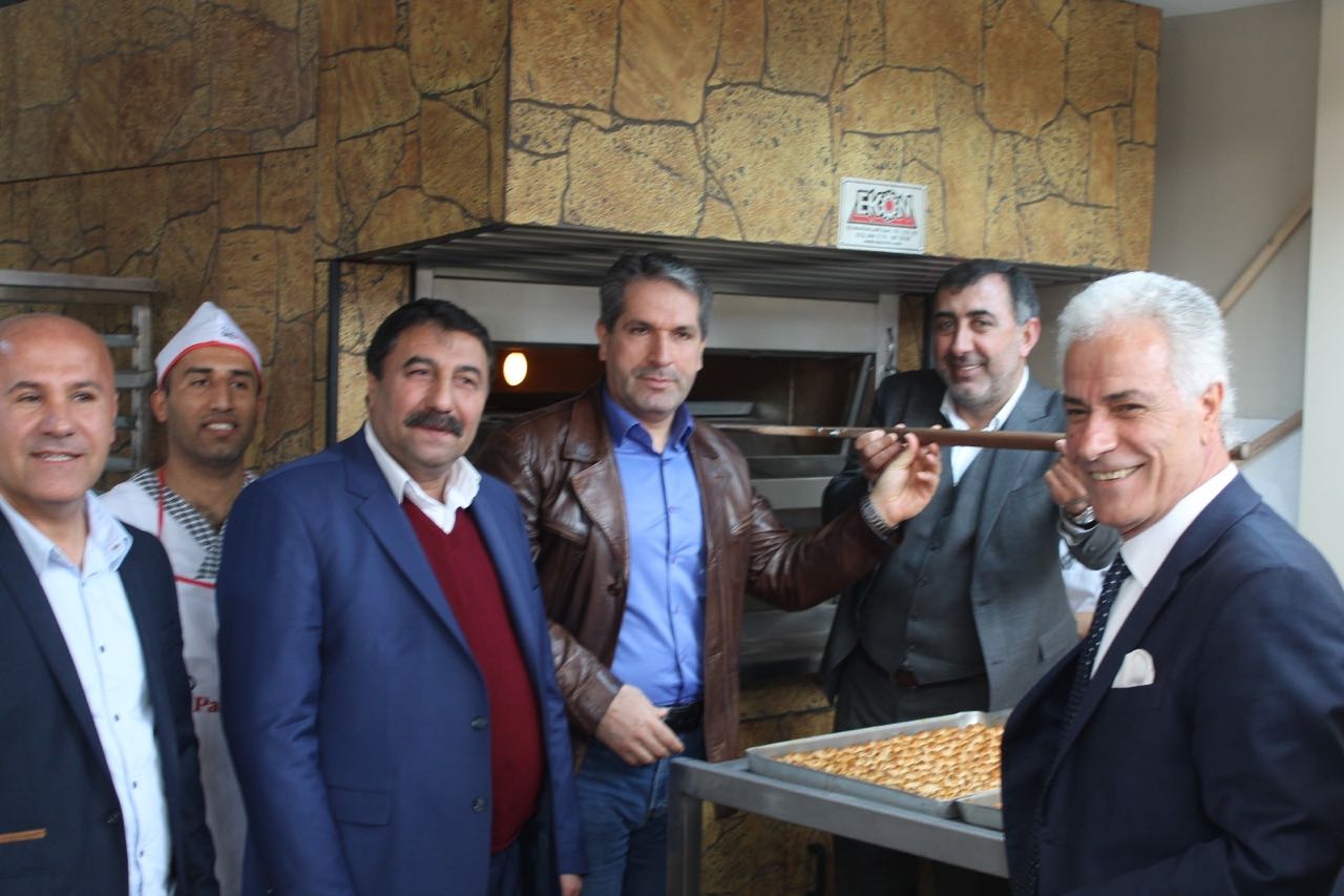 Alpler Cafe & Unlu Mamüller Buca'da Hizmette!