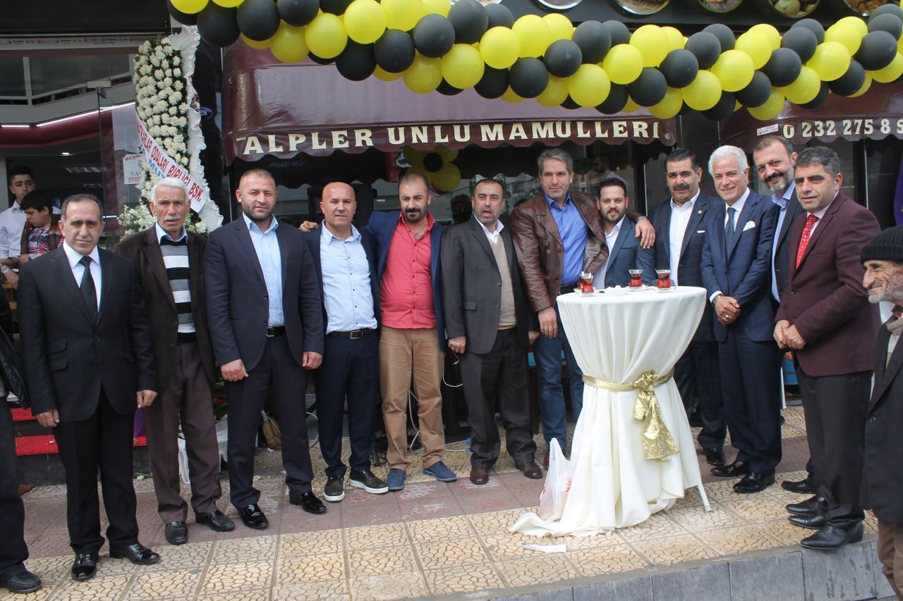 Alpler Cafe & Unlu Mamüller Buca'da Hizmette!