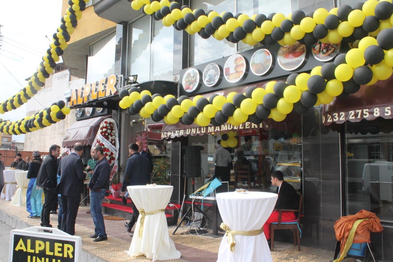 Alpler Cafe & Unlu Mamüller Buca'da Hizmette!