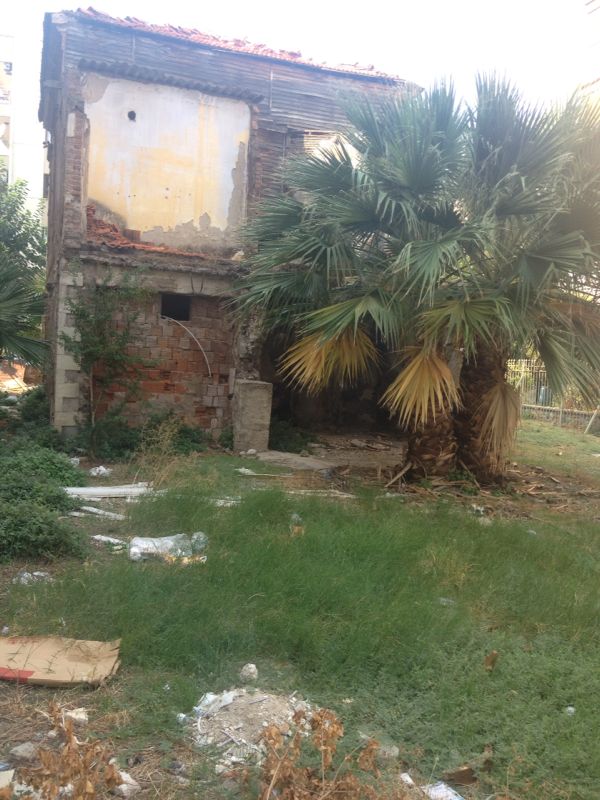 Karşıyaka'daki tarihi köşke kim sahip çıkacak?