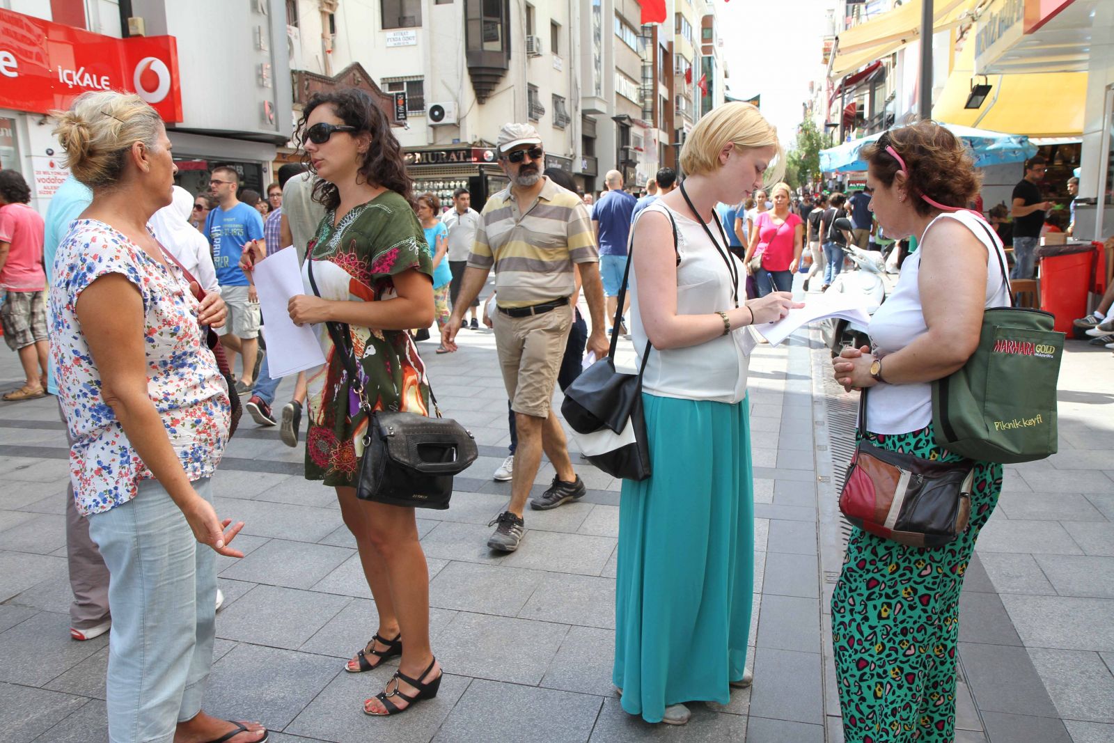 Karşıyaka belediyesinden Çarşı girişimi
