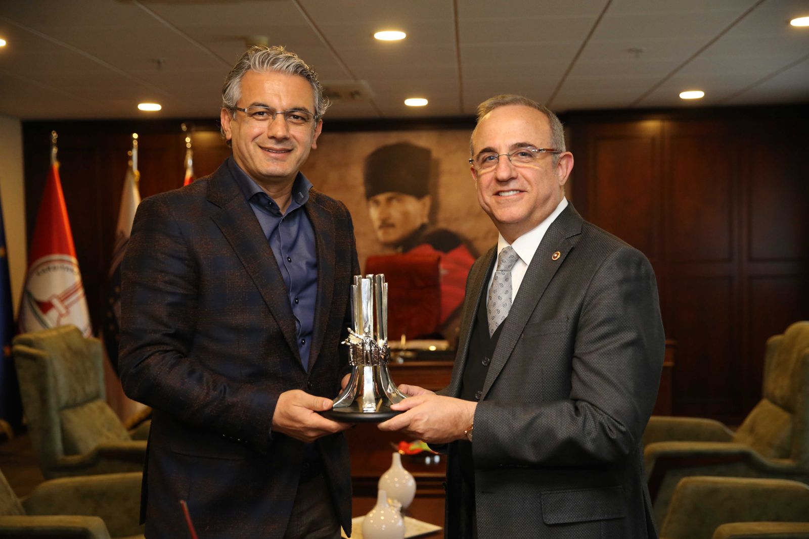 SÜREKLİ MUTLU'YU UYANDIRDI