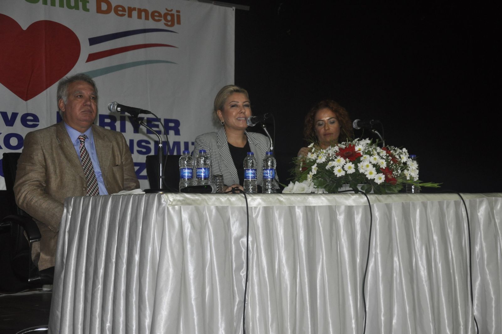 İnsan İçin Umut Derneği'nden Anlamlı Panel: "Kadın ve Kariyer"