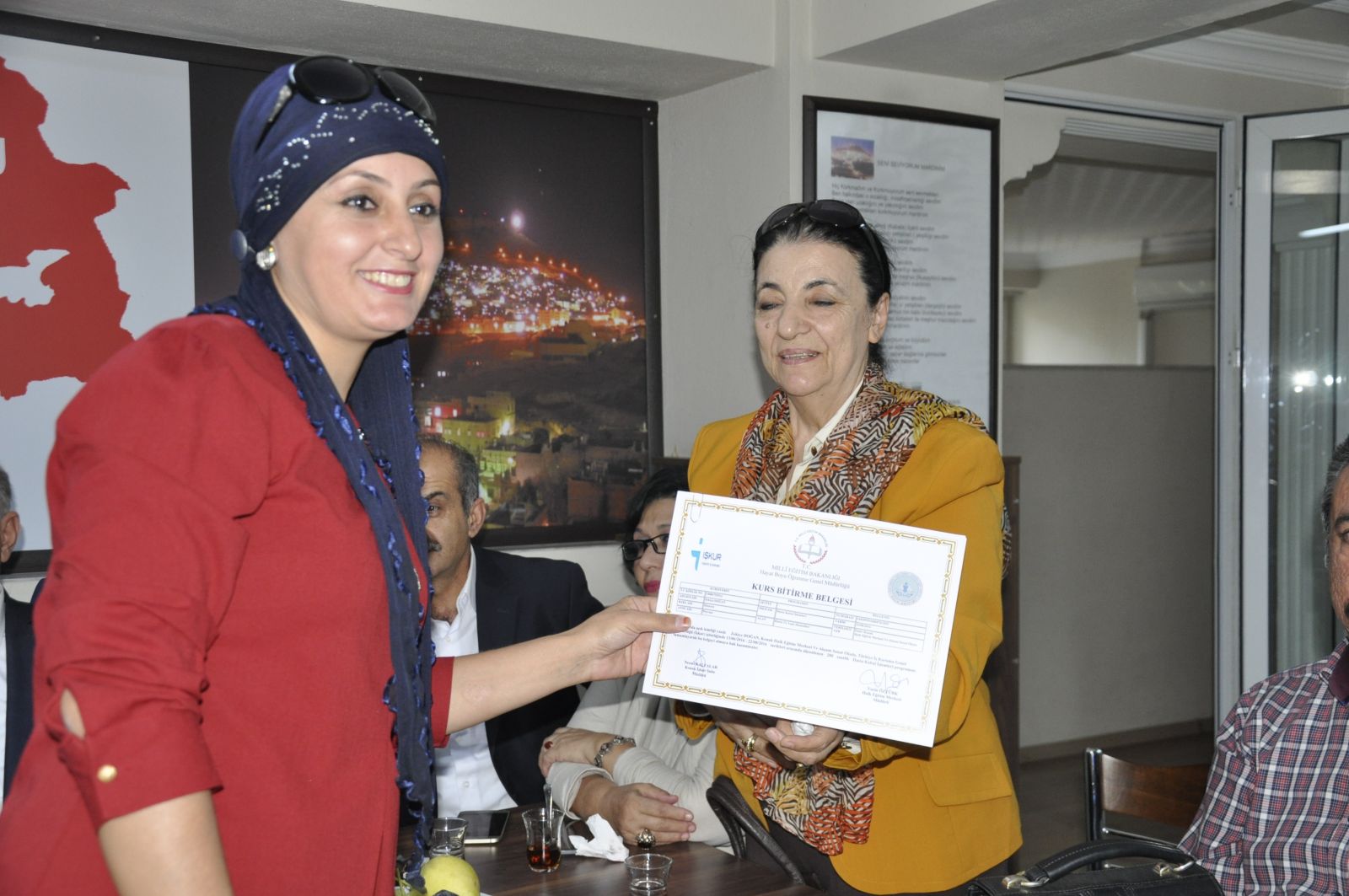 Proje Meyvesini Verdi: "İlk Mezunlar Sertifikalarını Aldı"