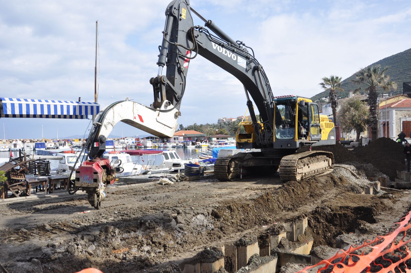 Foça'da Sezon Hazırlığı Tam Gaz Sürüyor...