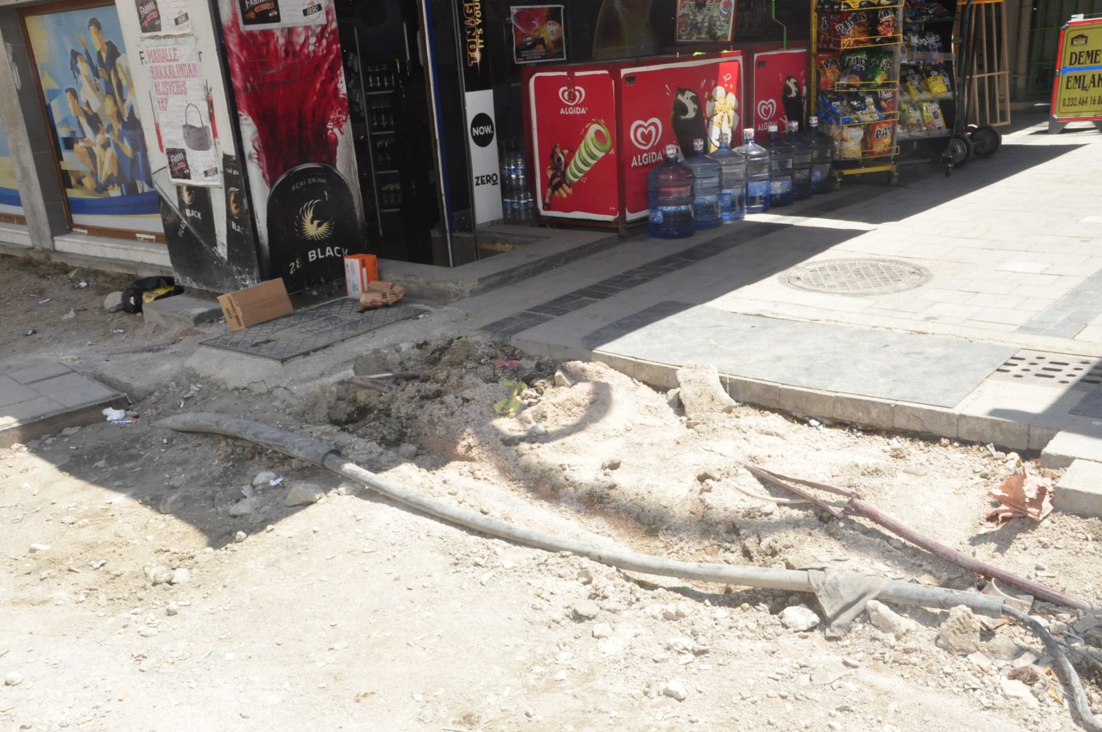 Çalışmalar Bitmiyor; Esnaf Kan Ağlıyor!