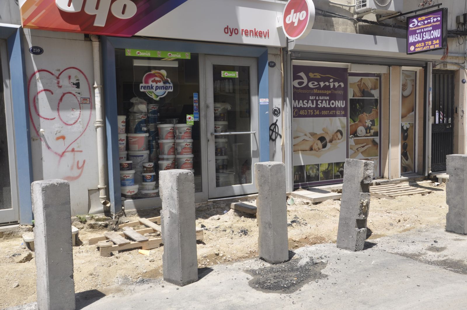 Çalışmalar Bitmiyor; Esnaf Kan Ağlıyor!