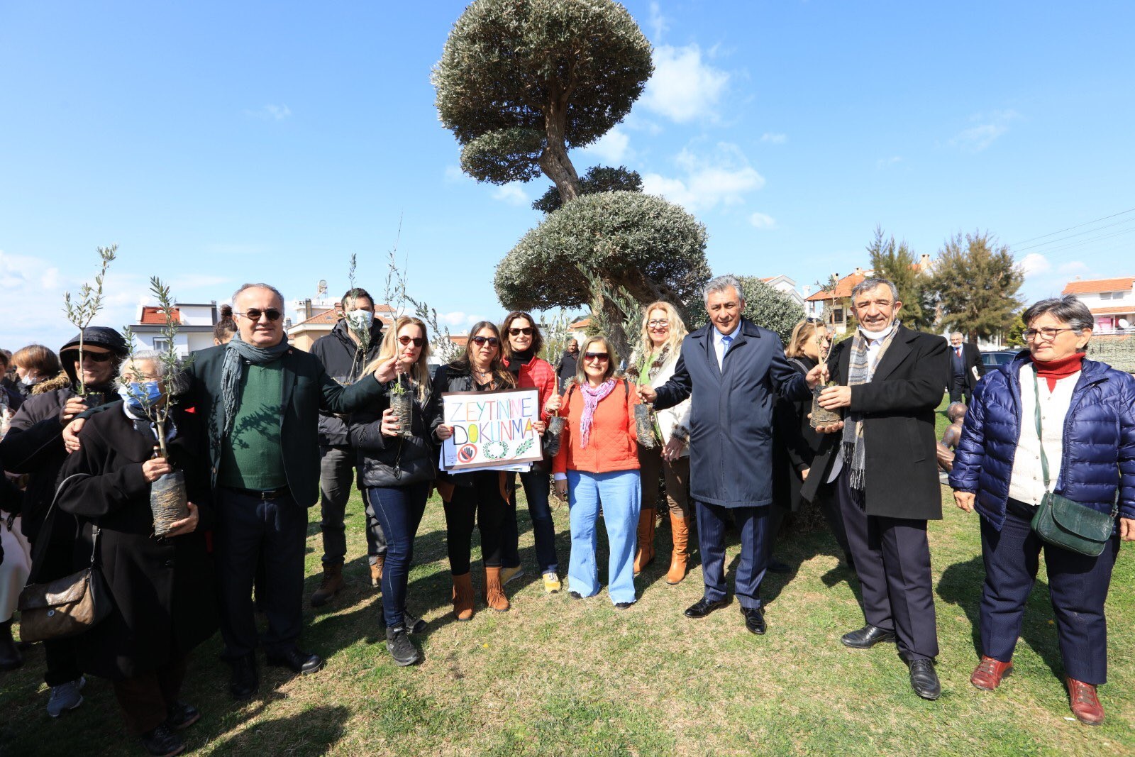 GÜZELBAHÇE'DE ZEYTİNİME DOKUNMA EYLEMİ!