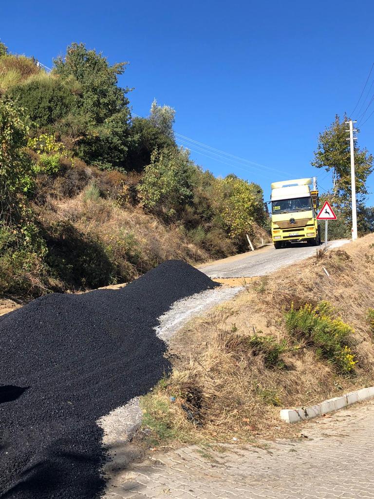 Beydağ'da asfalt çalışması tam gaz devam ediyor