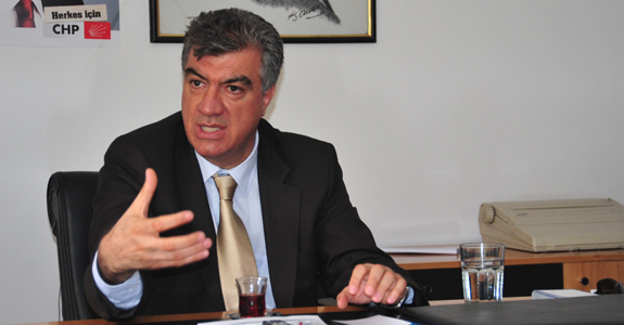 Yumruk masaya mı İzmir'e mi vuruldu?