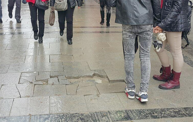 Hüseyin Mutlu Akpınar Karşıyaka çarşısını unuttu