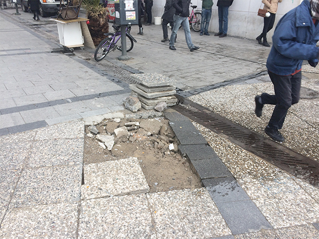 Hüseyin Mutlu Akpınar Karşıyaka çarşısını unuttu