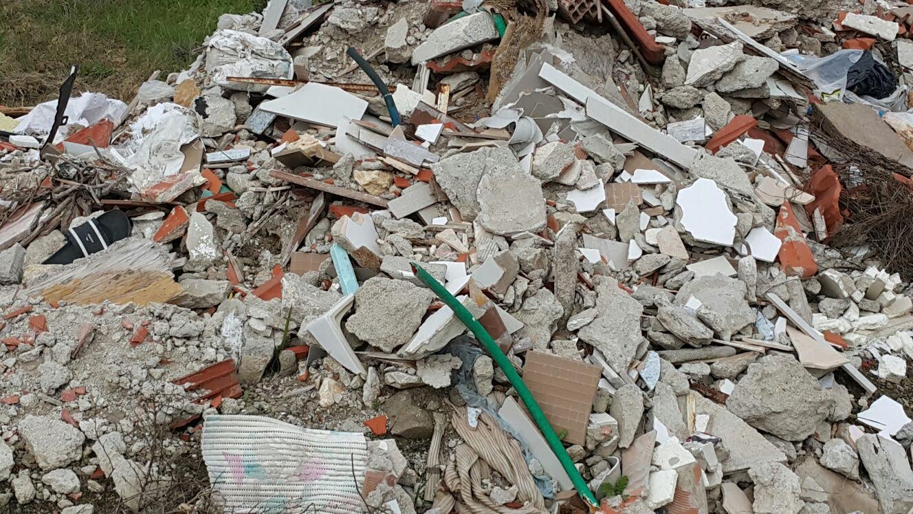 Karaburun'u Pislik Basmış!