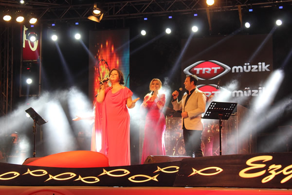 DİKİLİ'de YAZA KONSERLE VEDA