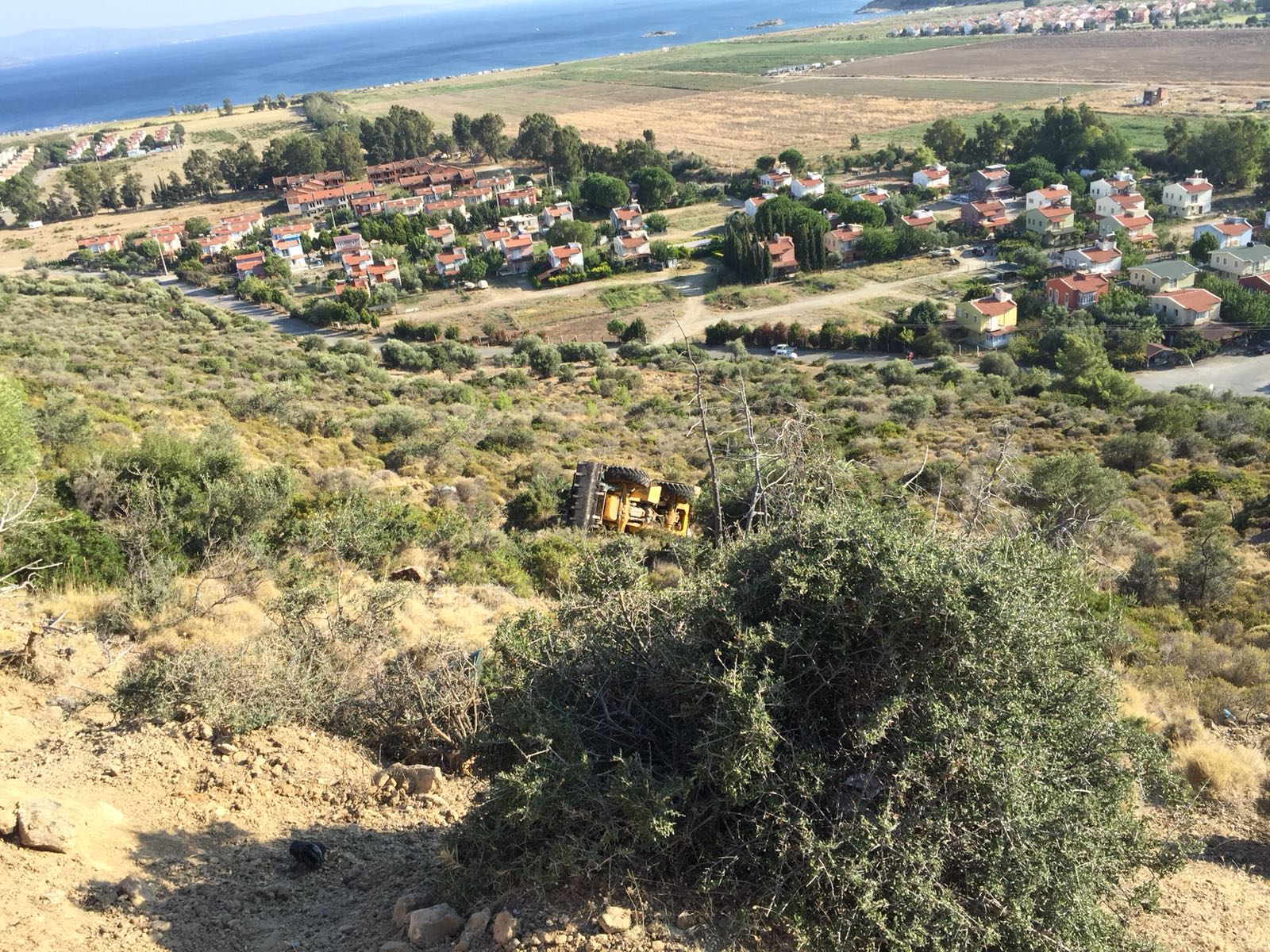 Karaburun’da Feci Kaza: "Kepçe Şarampole Yuvarlandı"