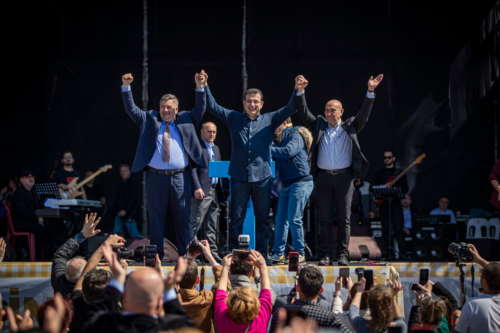 Başkan Soyer Alaçatı Ot Festivali’nden mesaj verdi: “Emin olun çok güzel bir bahar bizi bekliyor”