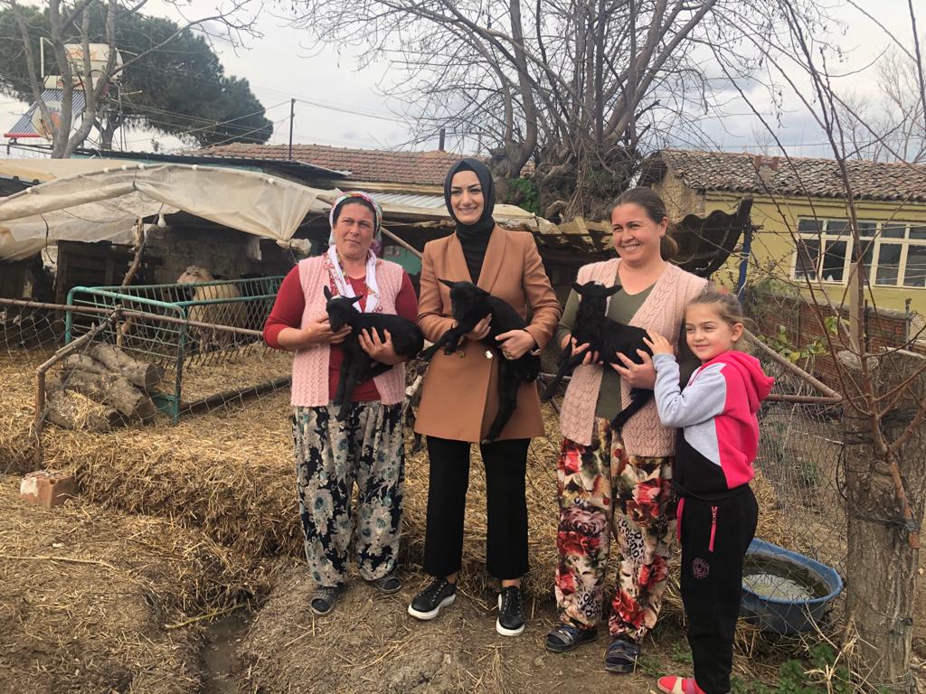 AK Parti İzmir İl Kadın Kolları Başkanlığı’ndan kadın girişimcilere kooperatifçilik eğitimi