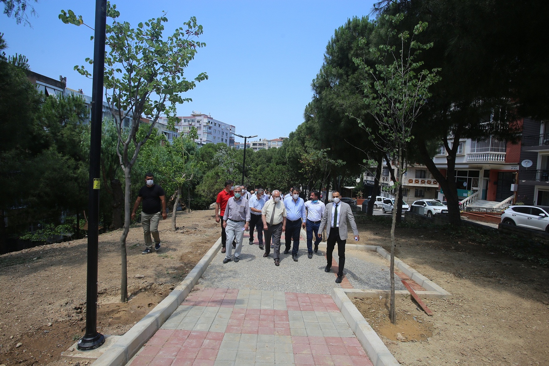 Karabağlar'ın dört bir yanında çalışma yürütülüyor