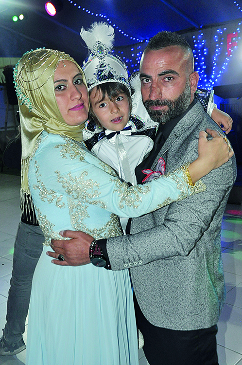 İzmir’in tanınmış simaları bu düğünde buluştu