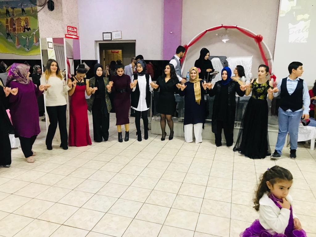 Esin & Rıfat çifti gerçekleştirilen merasimle nişanlandı!