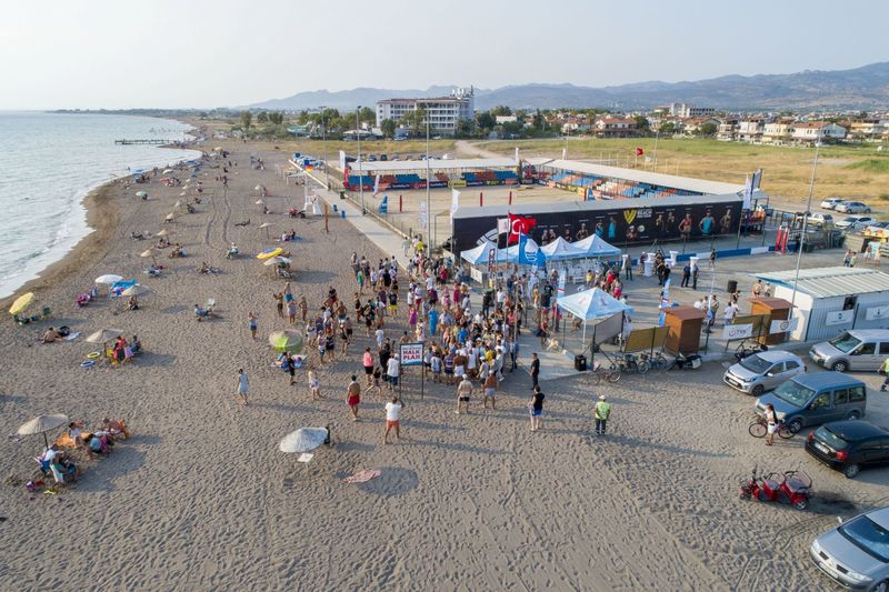 Dikili plajlarına 2 Mavi Bayrak daha eklendi