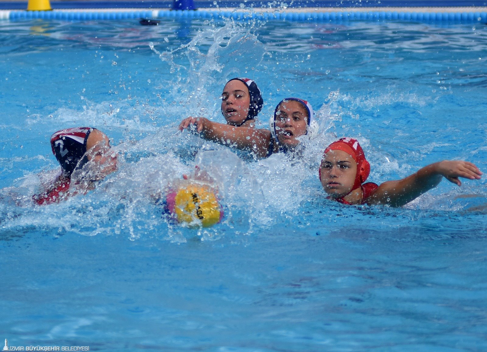 Dostluk turnuvasında kupa İzmir'in