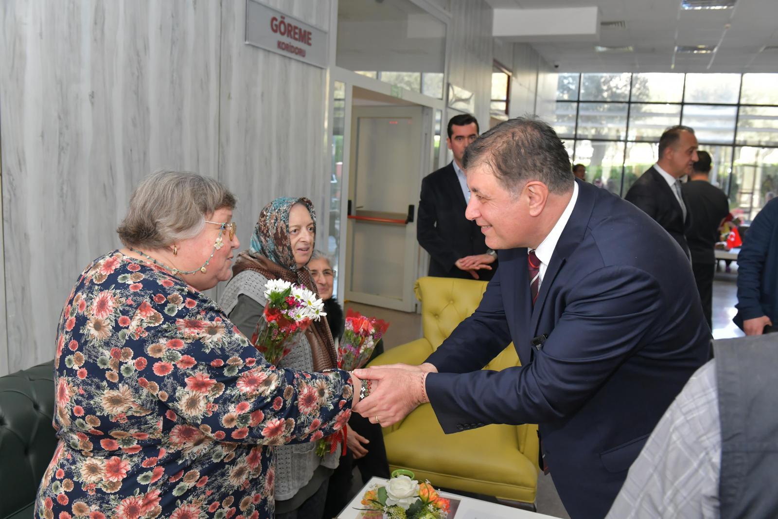 Başkan Tugay, genç iş insanlarına projelerini anlattı