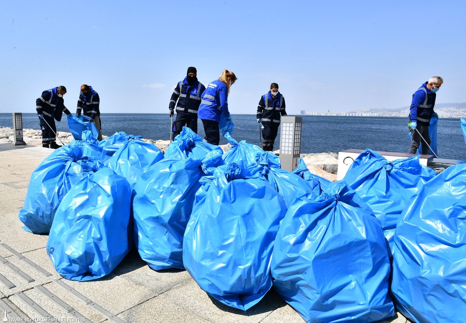 İlk durak Karabağlar: Büyükşehir’den büyük temizlik harekâtı