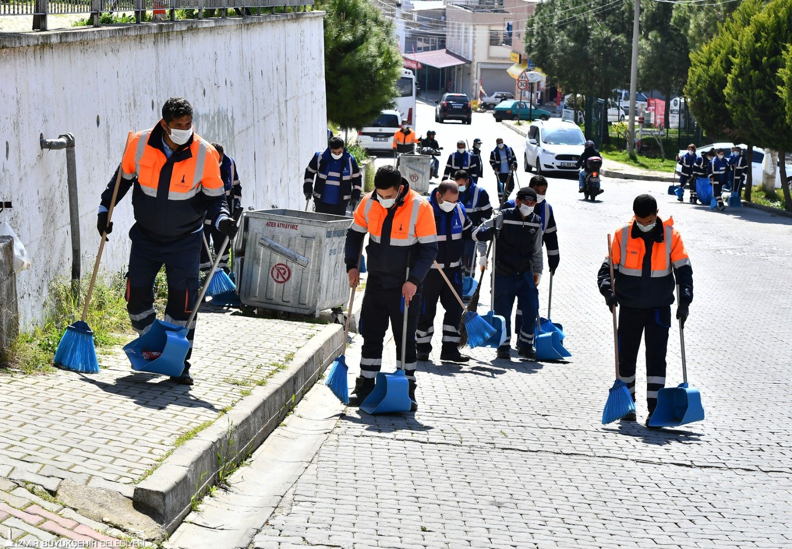 İlk durak Karabağlar: Büyükşehir’den büyük temizlik harekâtı