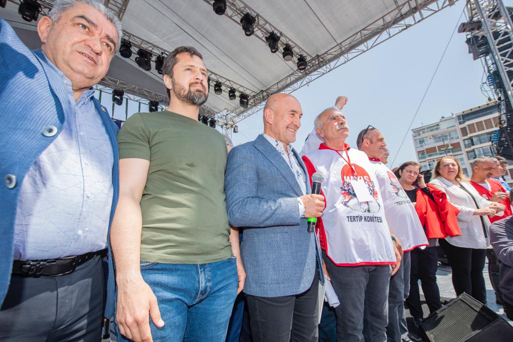 Başkan Soyer 1 Mayıs’ı emekçilerle meydanda kutladı