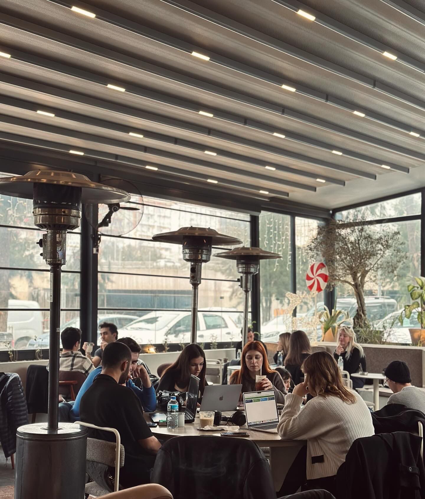 Eye Opıa Coffee Shop Bornova Şubesi’ne taze kan: Ulaş Takyacı da ortak oldu!