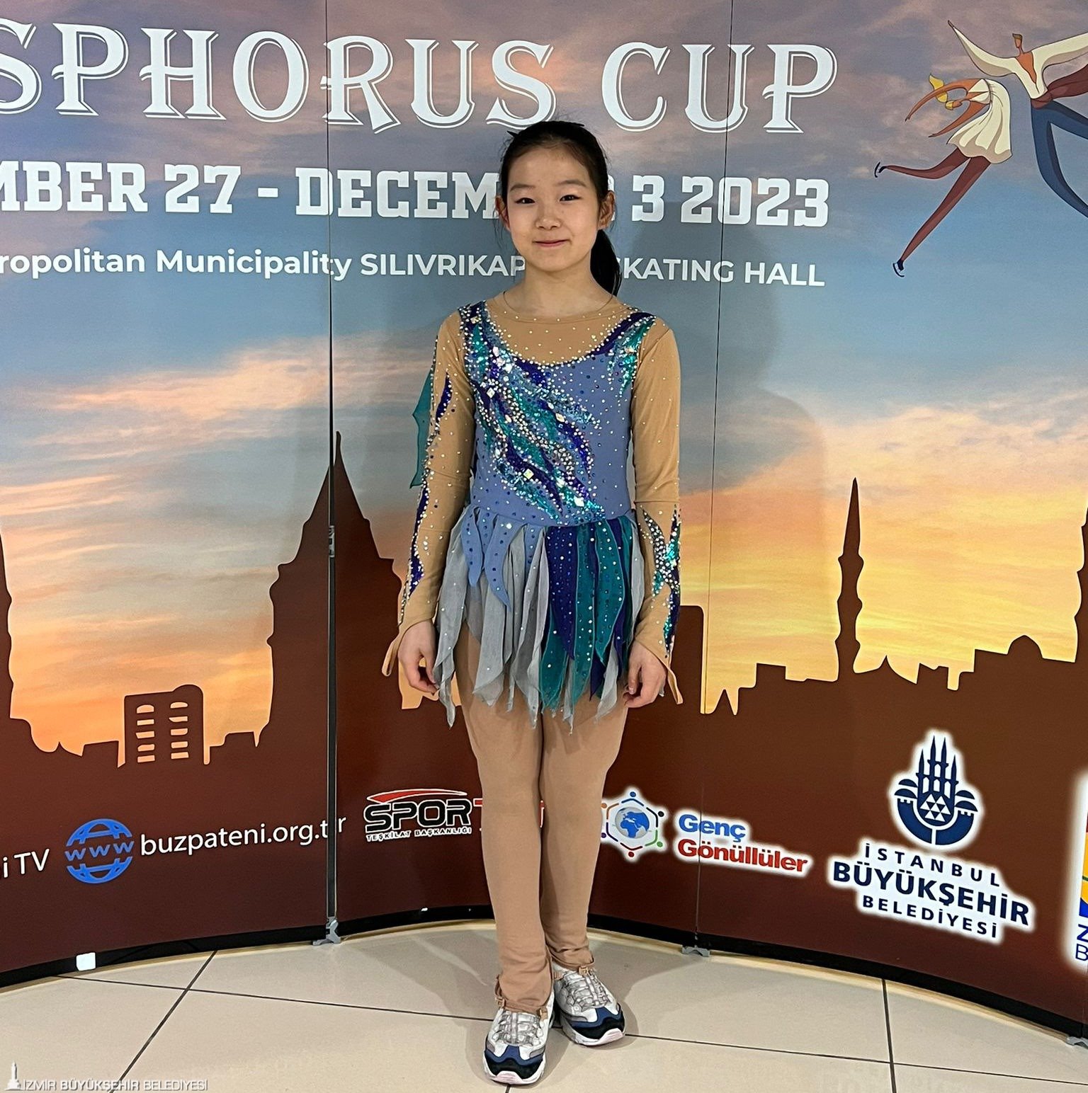 İzmirli Deniz buz pateninde altın madalya kazandı