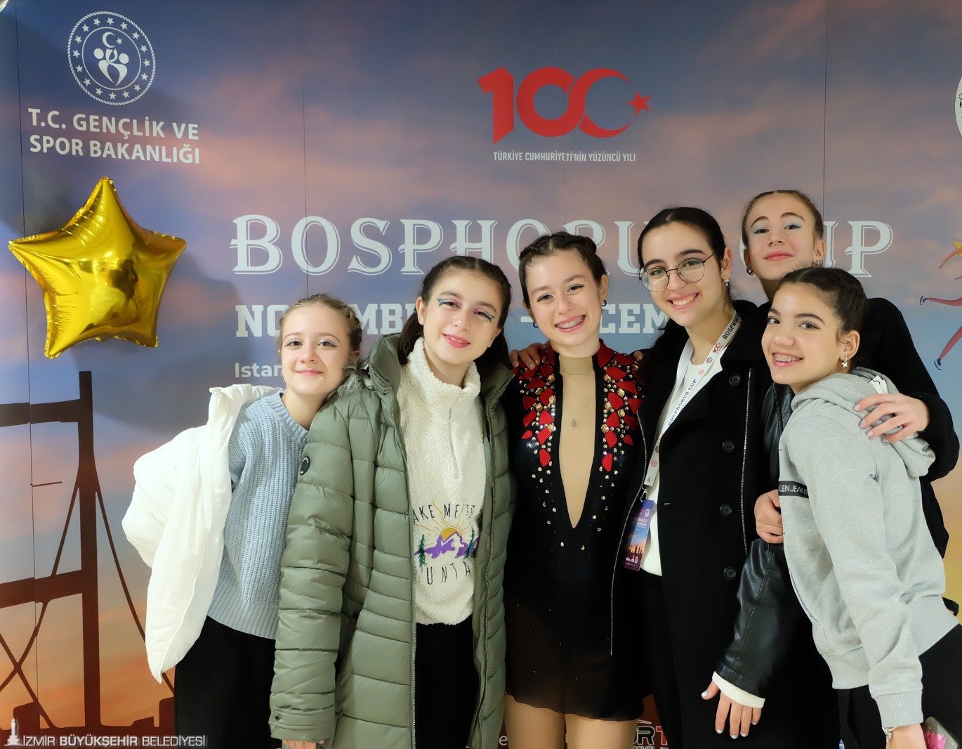 İzmirli Deniz buz pateninde altın madalya kazandı