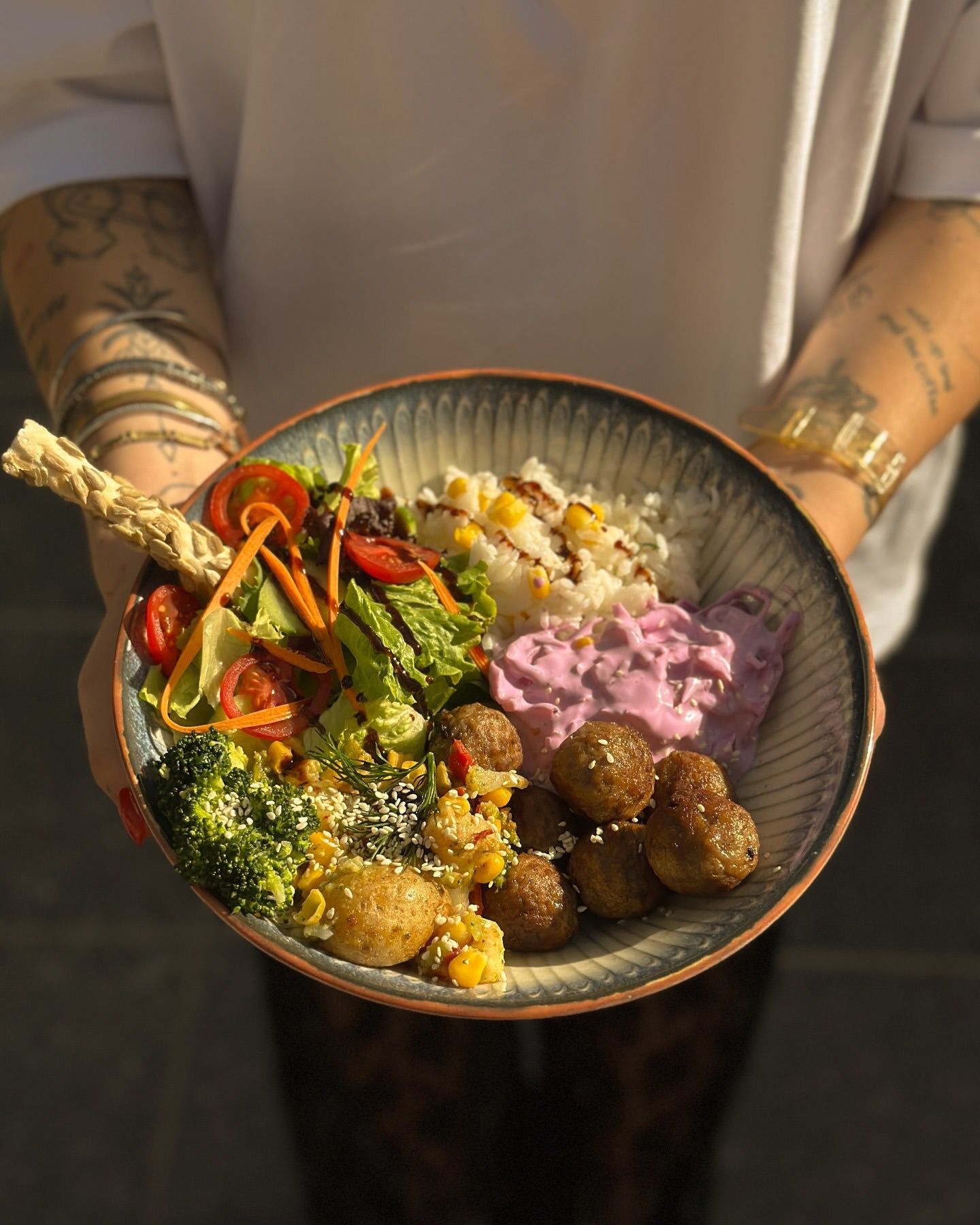 Eye Opıa Coffee Shop Bornova Şubesi’ne taze kan: Ulaş Takyacı da ortak oldu!