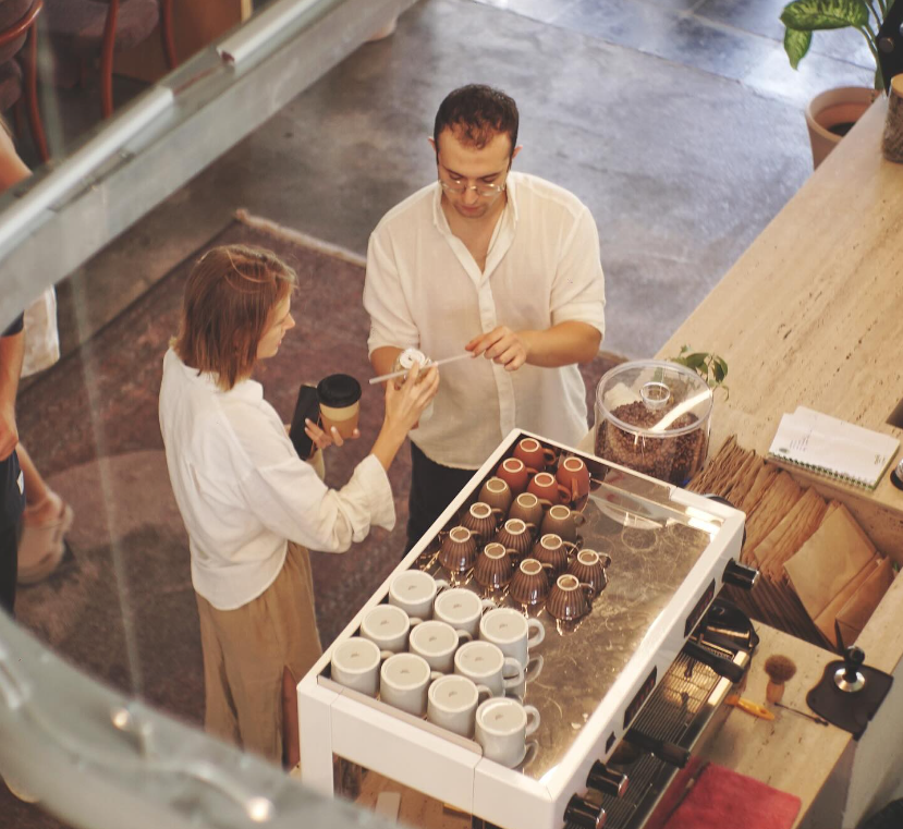 Eye Opıa Coffee Shop Bornova Şubesi’ne taze kan: Ulaş Takyacı da ortak oldu!