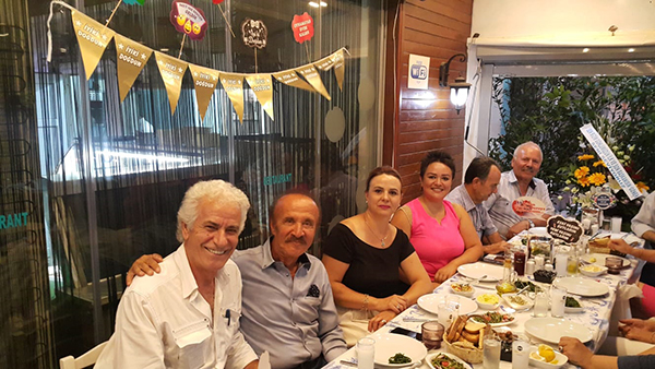 ÇEYREK ASIRLIK BAŞKANA COŞKULU YENİ YAŞ KUTLAMASI