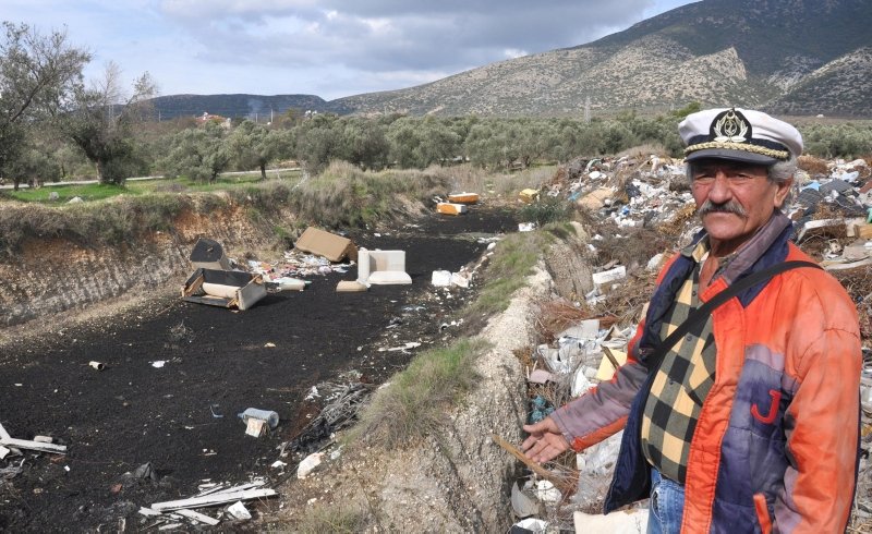 Bir zamanlar futbol sahasıydı şimdi çöplük oldu