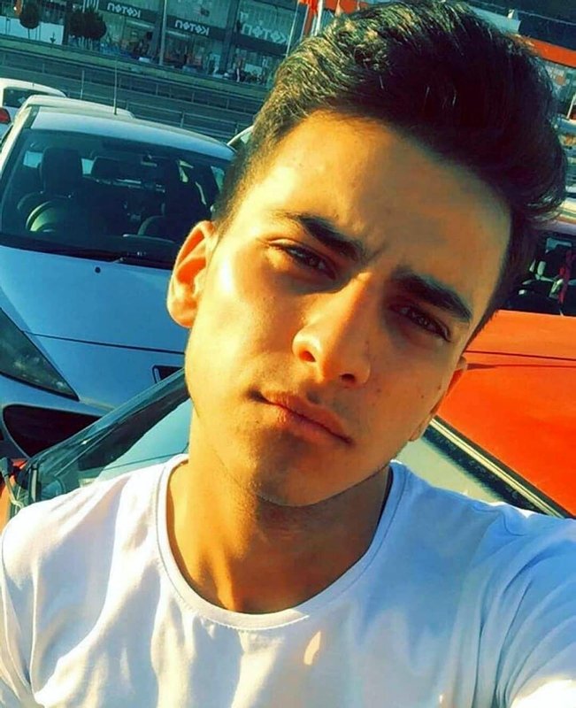 İzmir'de gündüz vakti silahlar çekildi: Yaralılar var!