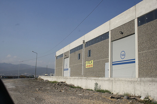 "Elinizi emekçinin ekmeğinden çekin"