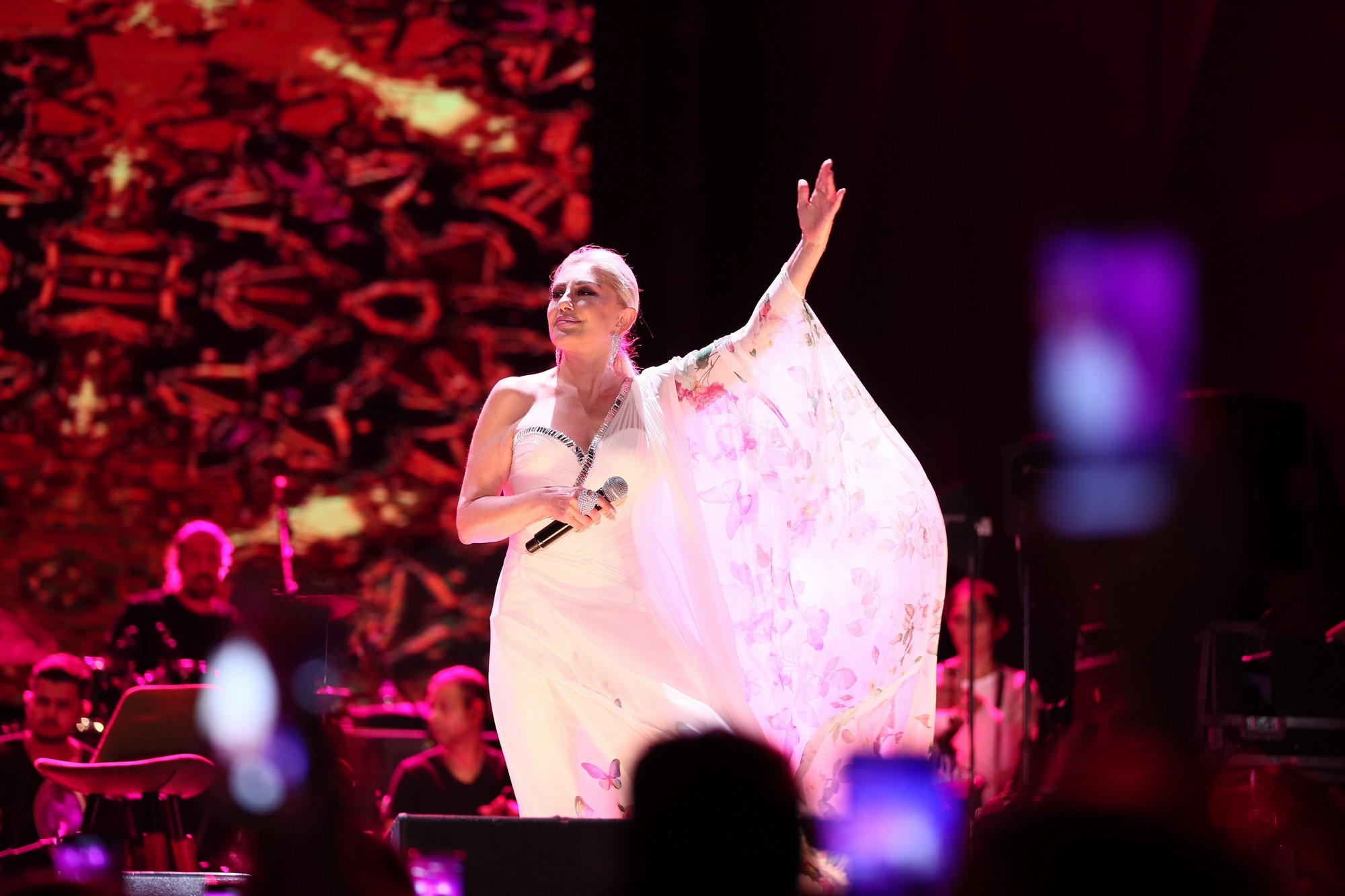 Nostalji Kraliçesi Aliağalılar için söyledi